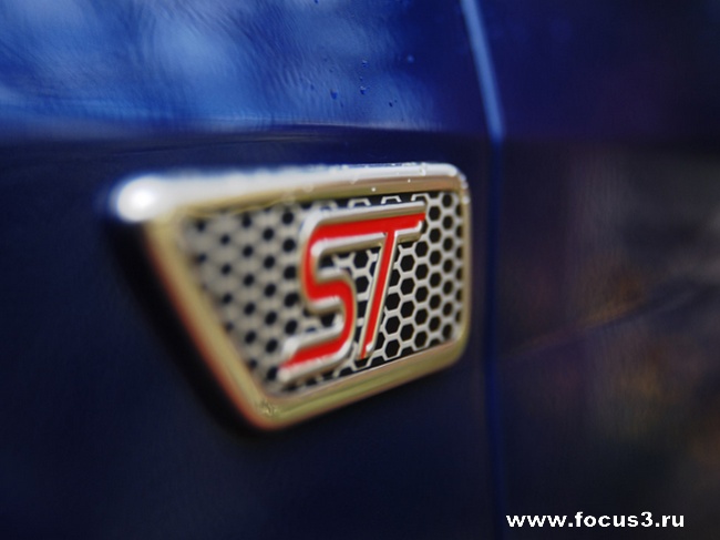 Ford Focus ST:   (13 )