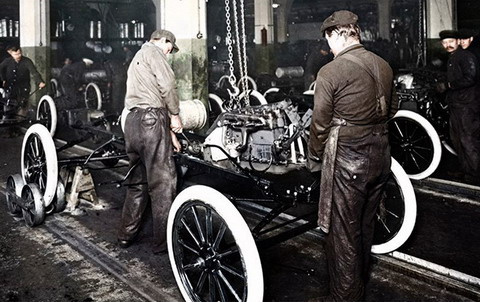 Ford отмечает 100-летие движущегося сборочного конвейера
