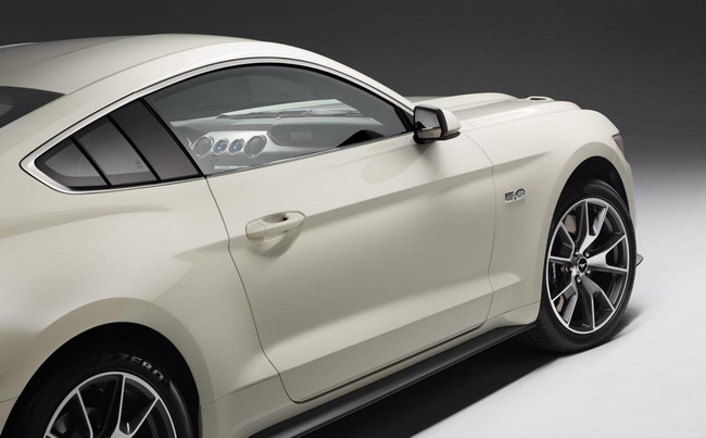 Стали известны цены на Ford Mustang EcoBoost и GT