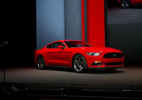 2015 Ford Mustang    24 425  