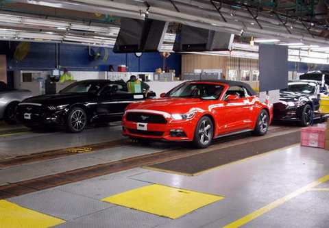 2015 Ford Mustang Convertible направились в дилерские центры