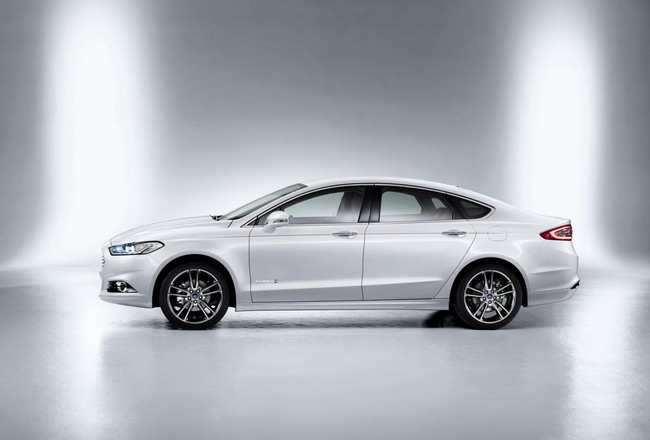 Новый Ford Mondeo поступит к европейским дилерам в октябре